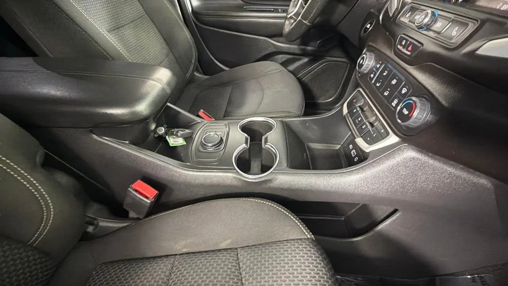 Used 2023 Summit White GMC SLE image 34