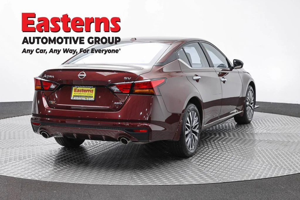 Used 2024 Red Nissan 2.5 SV image 5