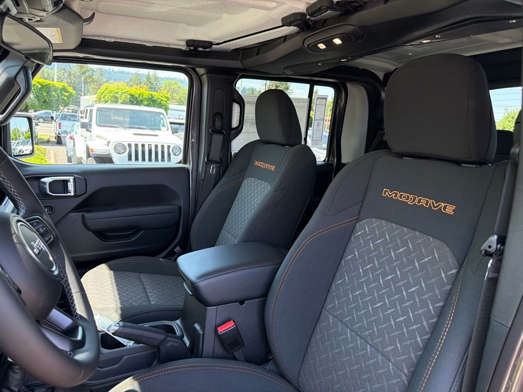 New 2026 Granite Crystal Metallic Clear-Coat Exterior Paint Jeep Mojave image 15