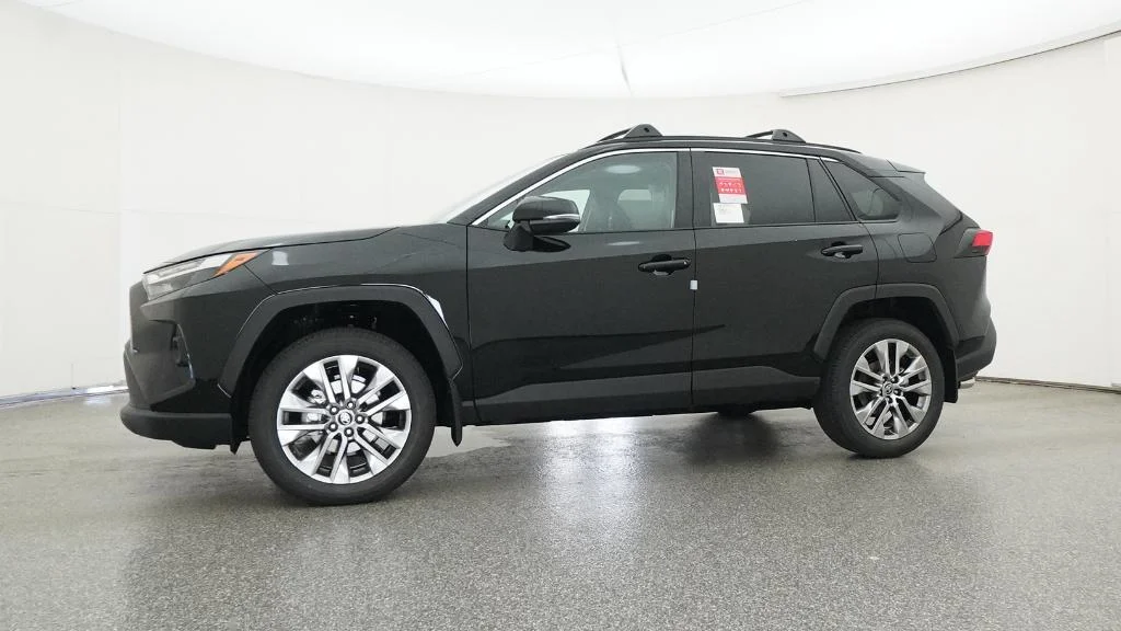 2025 Toyota RAV4 XLE Premium - Photo 13