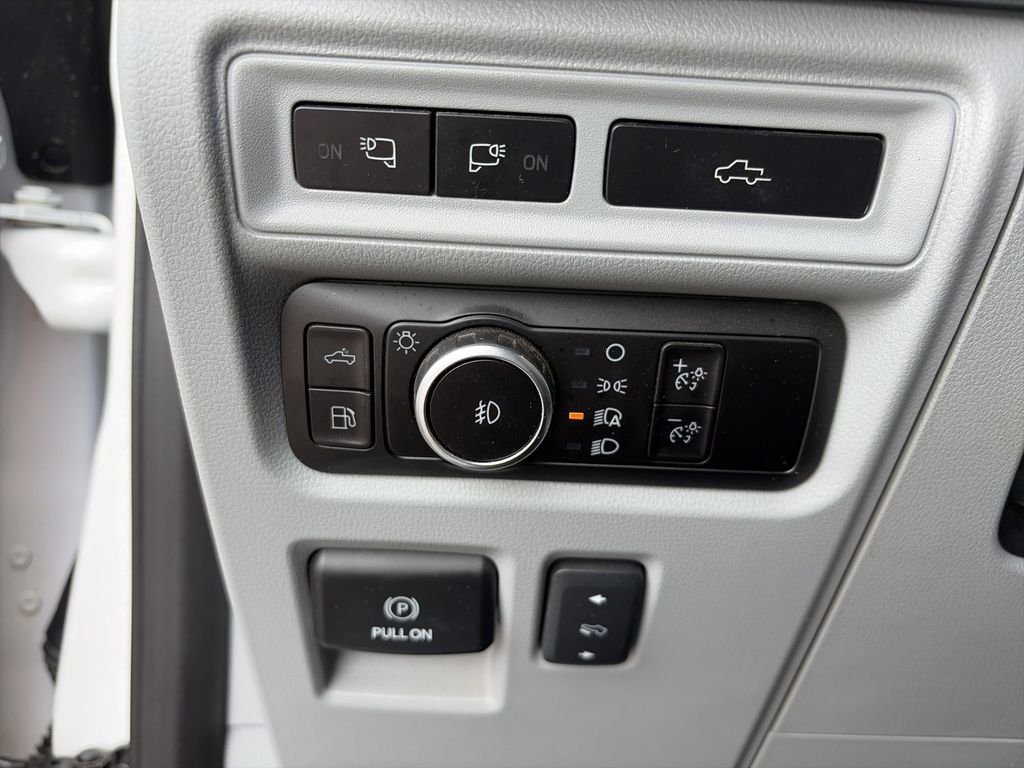 Used 2023 White Ford Limited image 19