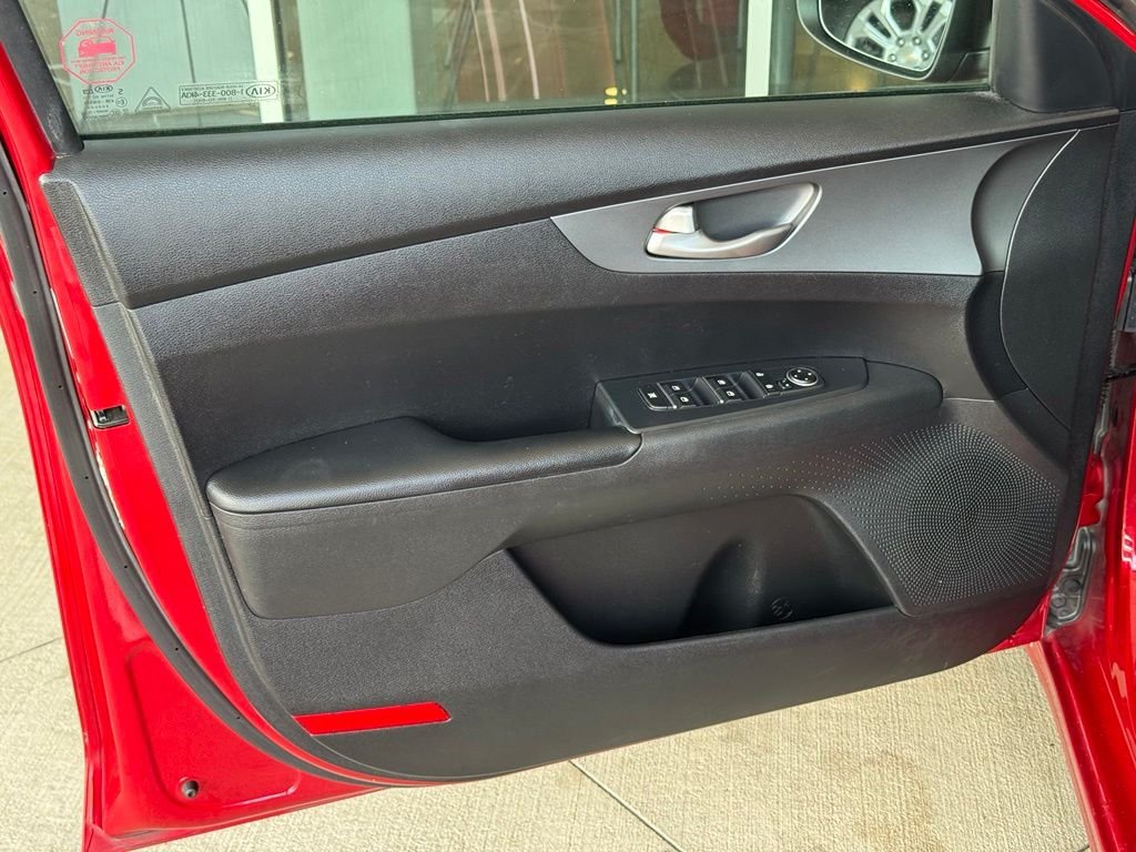 Used 2020 Red Kia LXS image 23