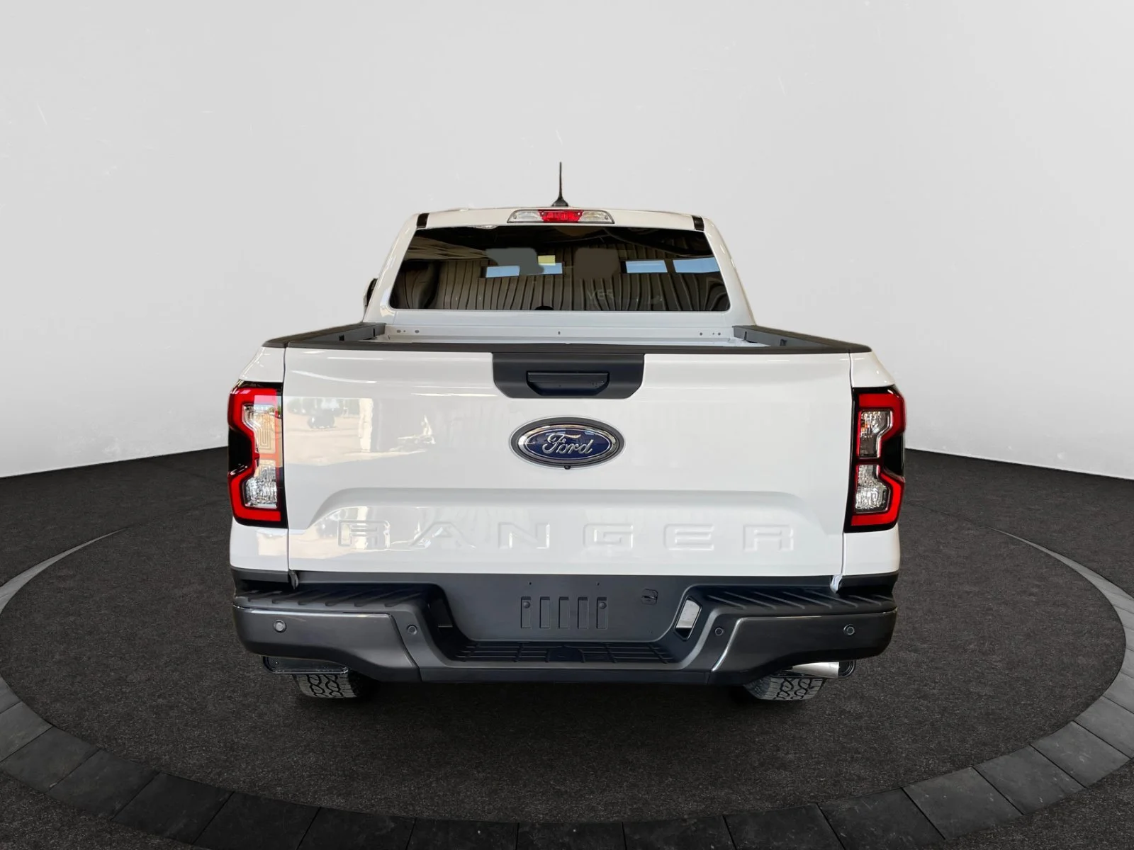 New 2026 Oxford White Ford XLT image 4