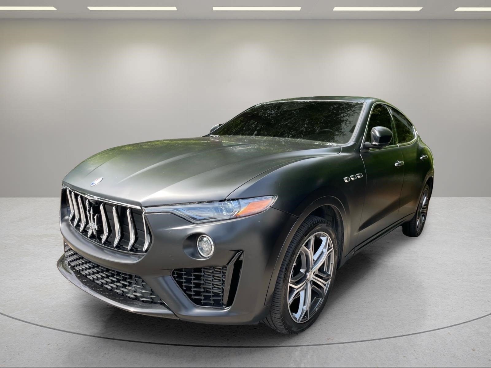 Used 2020  Maserati Base image 2