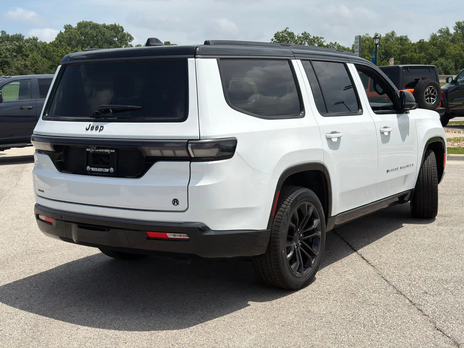 New 2026 Bright White Clearcoat Jeep Summit Reserve image 9