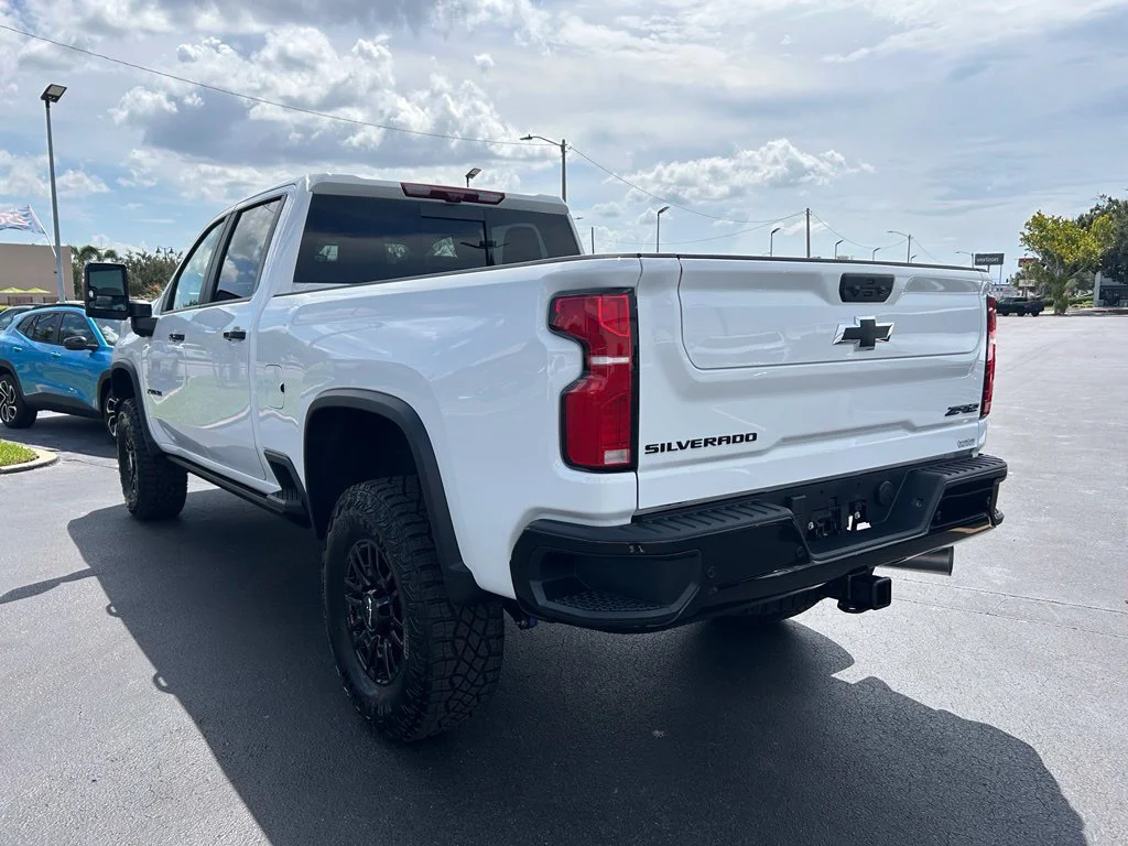 2026 Chevrolet Silverado 2500 HD ZR2 - Photo 6