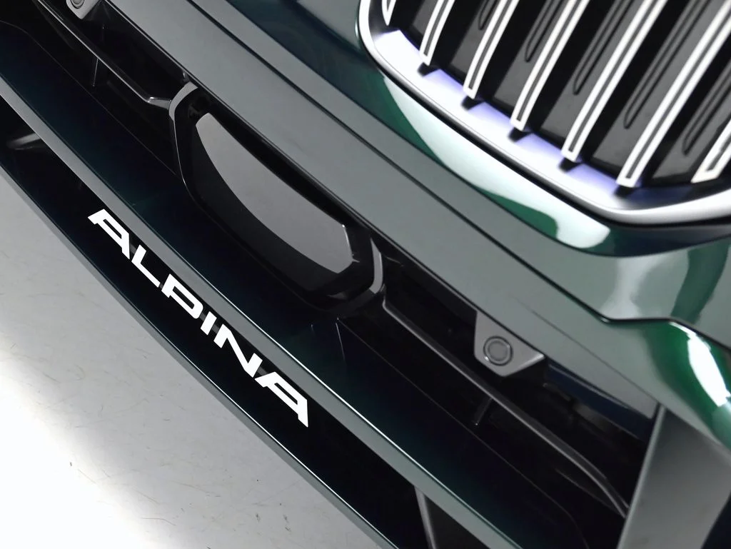 Used 2025 ALPINA Green Metallic BMW ALPINA XB7 image 33
