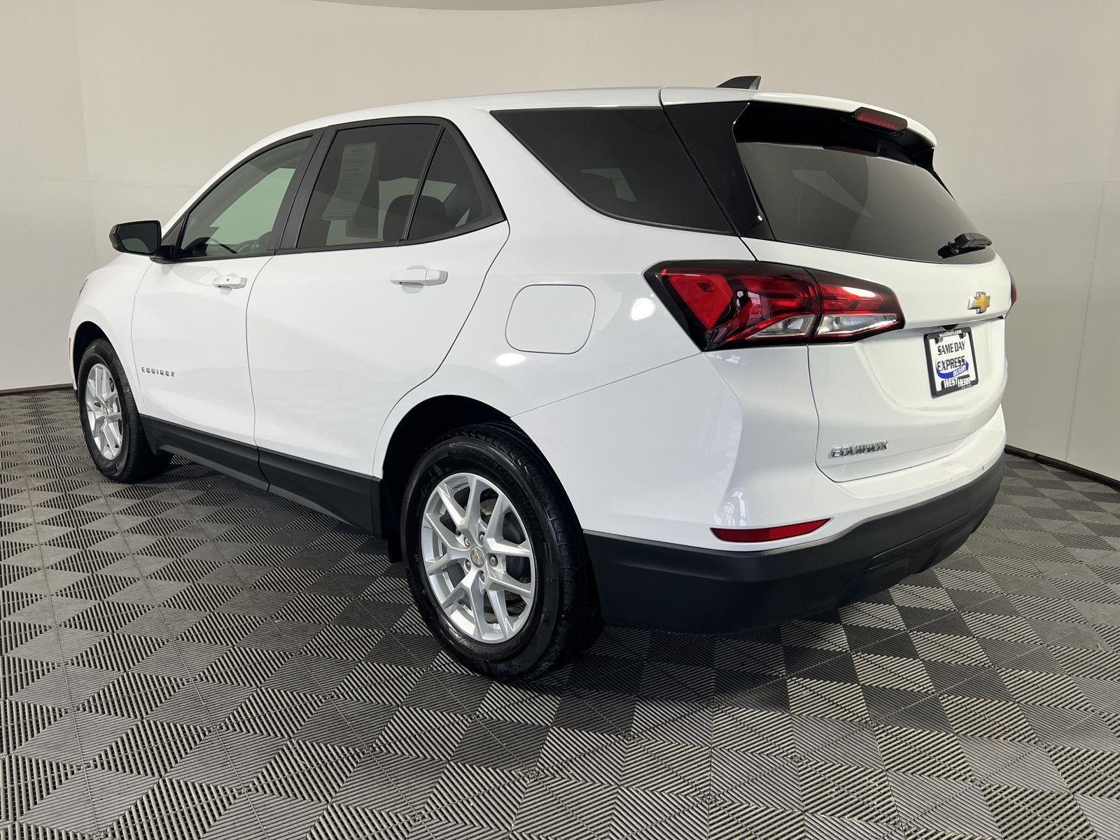 Used 2022 Summit White Chevrolet LS image 25