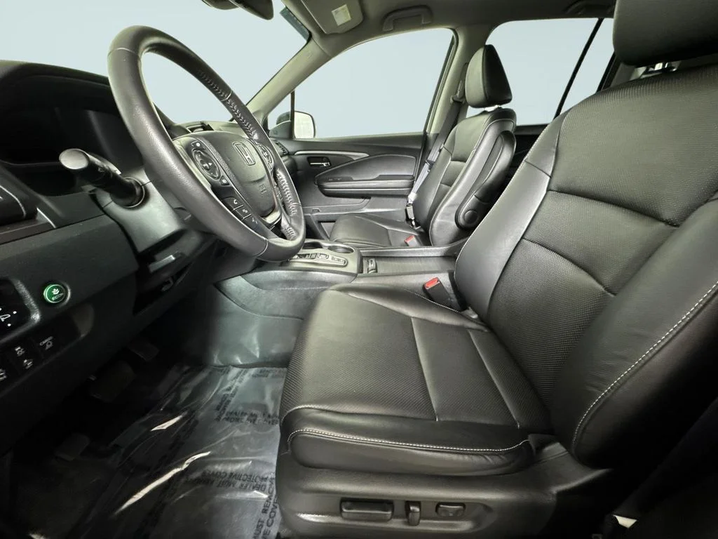 Certified Used 2021 Lunar Silver Metallic Honda AWD RTL image 6