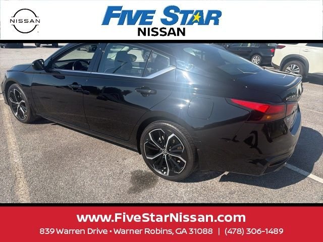 Used 2025 Black Nissan 2.5 SR image 18