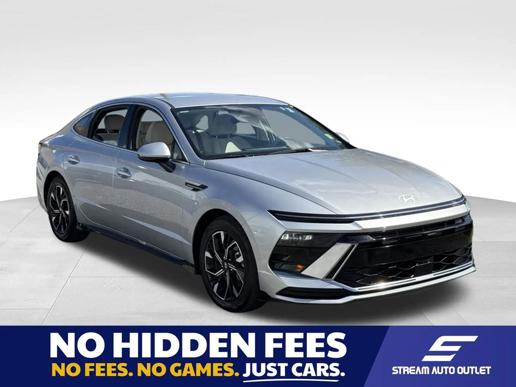 Used 2024 Silver Hyundai SEL image 1