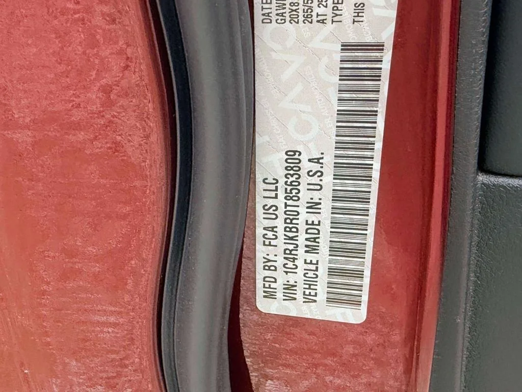 New 2026 Velvet Red Pearl-Coat Exterior Paint Jeep Limited image 16