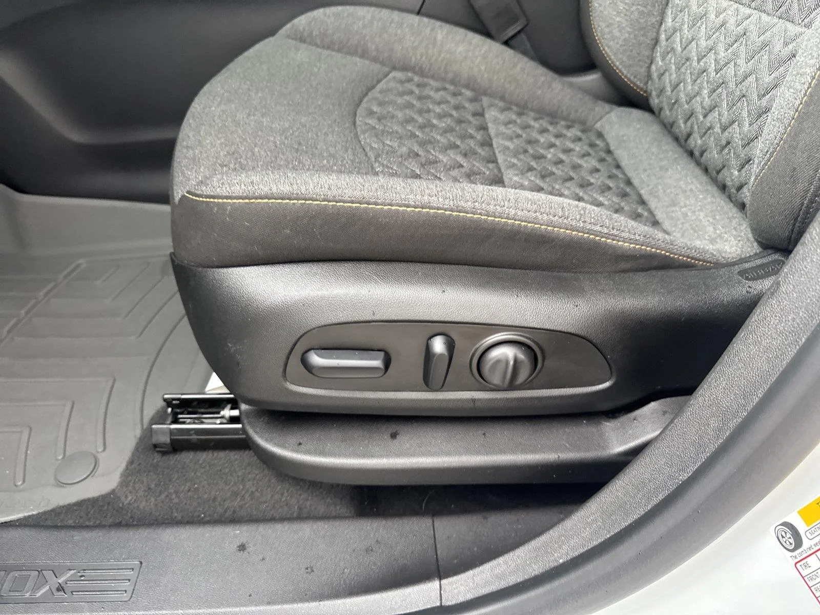 Used 2023 SUMMIT WHITE Chevrolet LT image 12