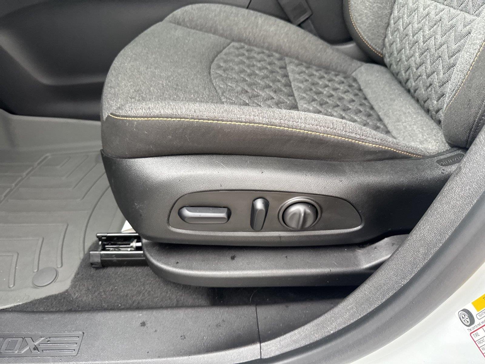 Used 2023 SUMMIT WHITE Chevrolet LT image 12