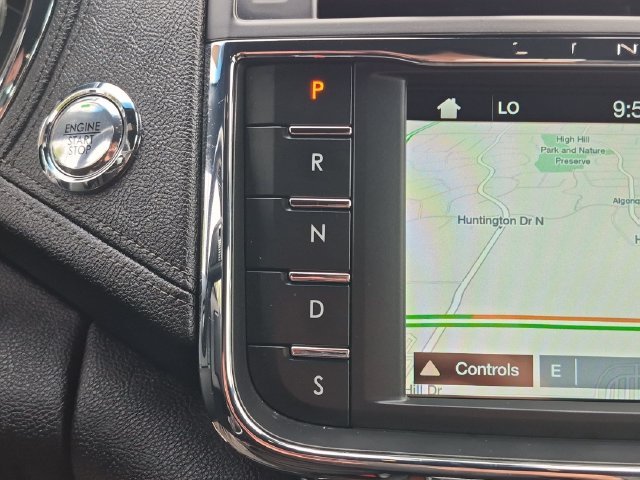 Used 2019 Red Lincoln Reserve image 23