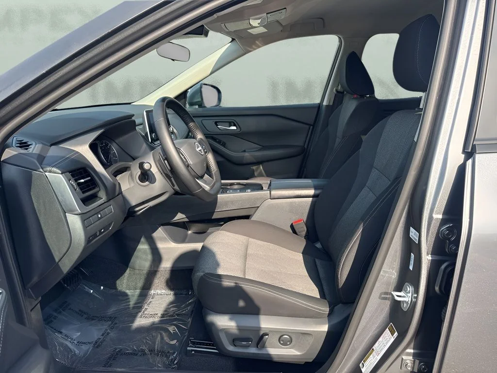 Used 2025 Gray Nissan SV image 9