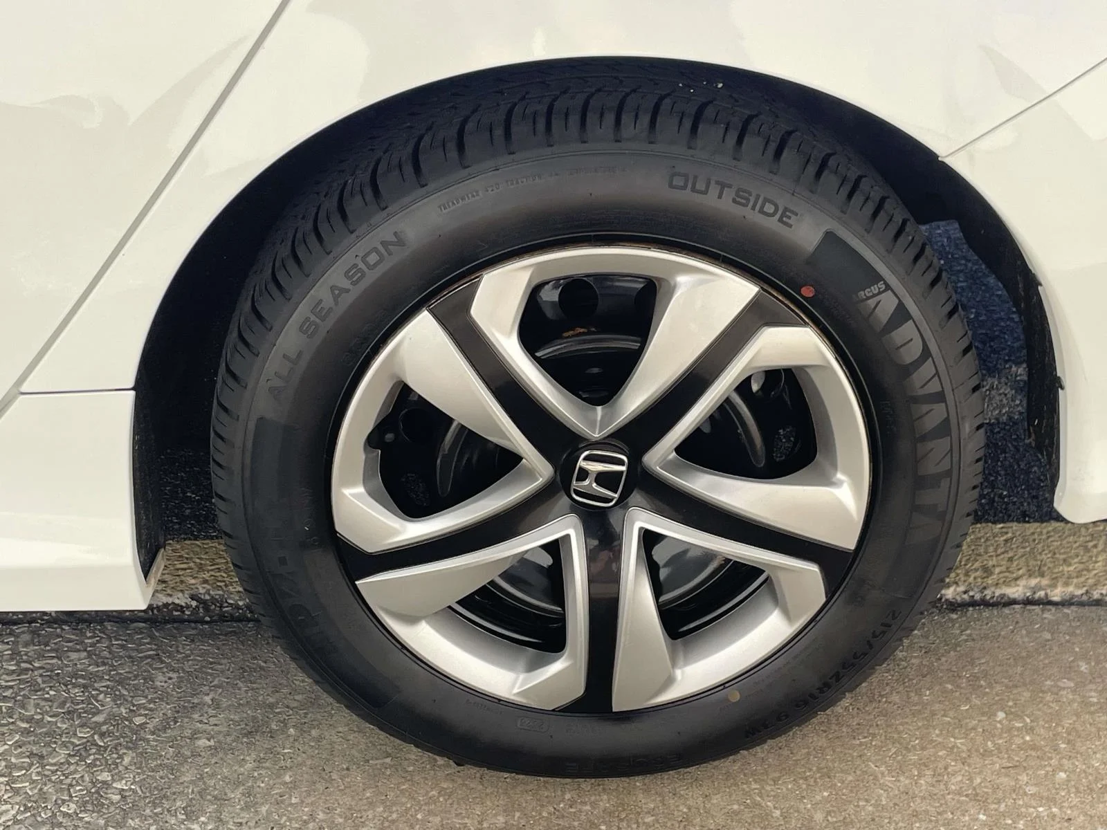 Used 2018 White Honda LX CVT image 6