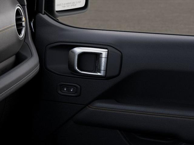 New 2026 Black Clear-Coat Exterior Paint Jeep 4-Door Sahara 4x4 image 51
