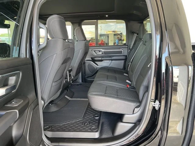 New 2026 Diamond Black Crystal Pearl-Coat Exterior Paint RAM Big Horn/Lone Star image 11