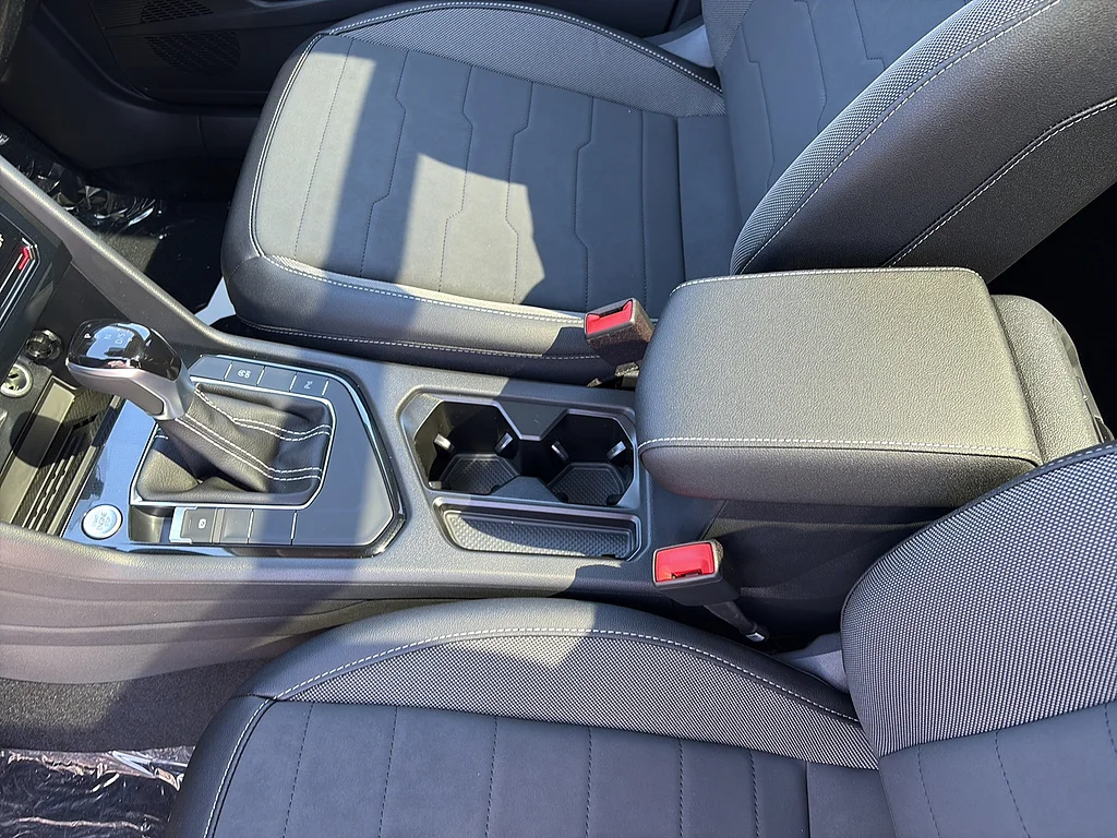 New 2027 Monument Gray w/ Deep Black Roof Volkswagen SE Black FWD image 20