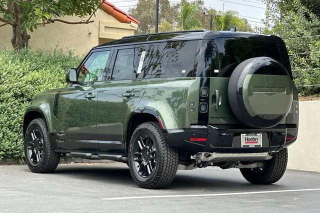 New 2026 Woolstone Green Land Rover X-Dynamic SE image 3