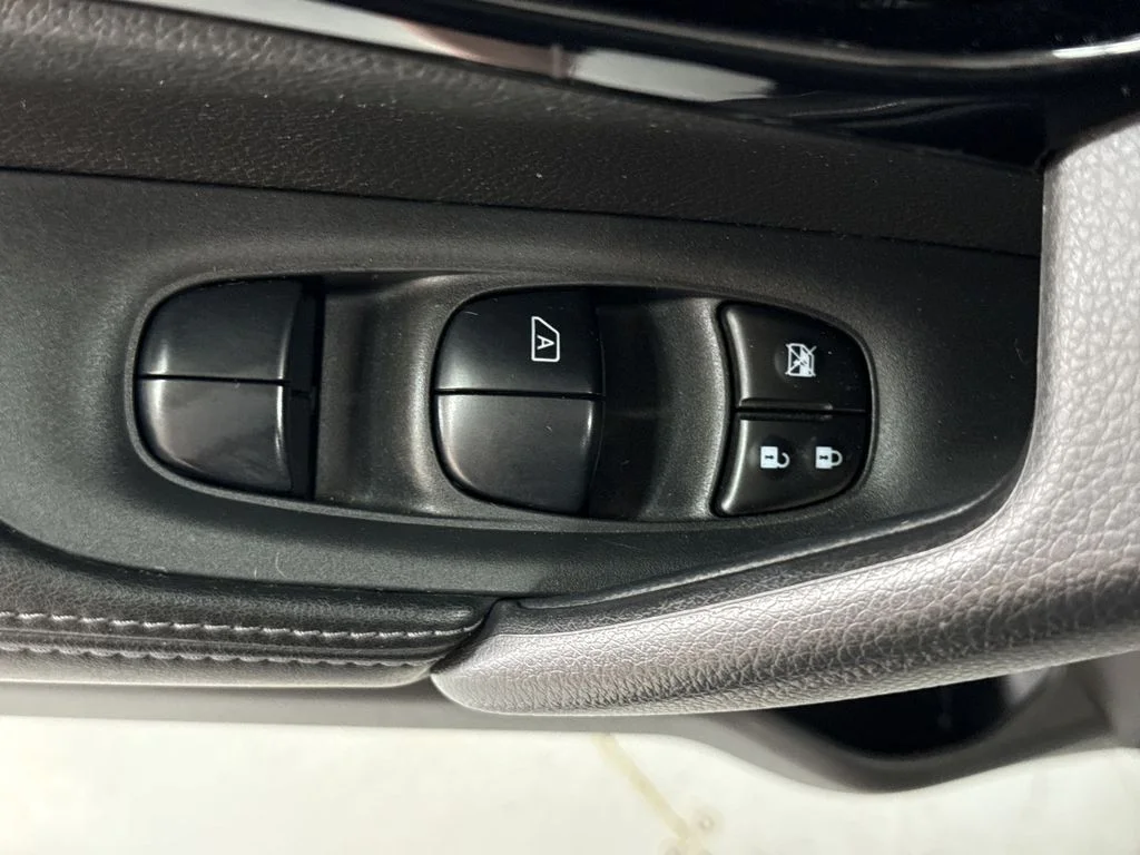 Used 2019 Gun Metallic Nissan SL image 15
