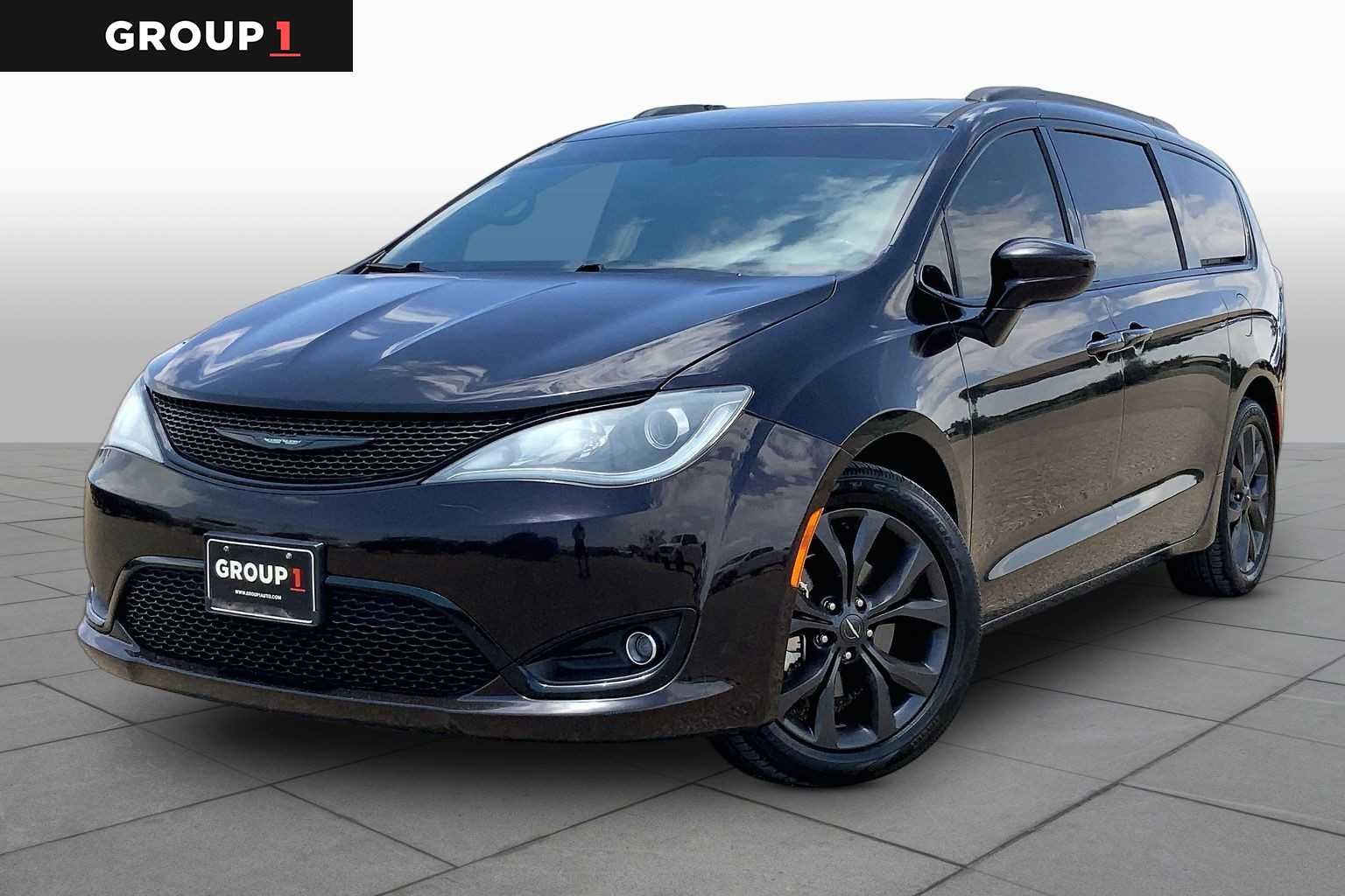 2019 Chrysler Pacifica Touring L's photo