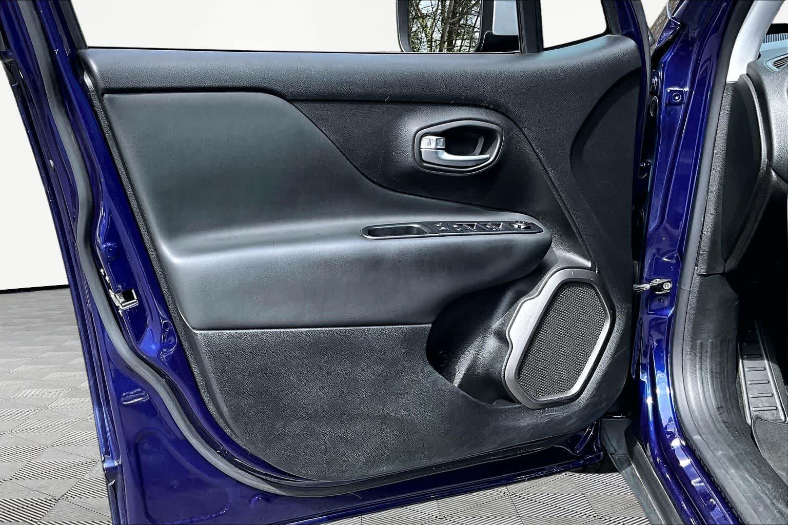 Used 2018 Jetset Blue Jeep Limited image 22