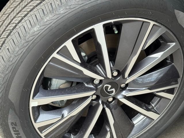 New 2026 DEEP EMERALD INFINITI Luxe FWD image 11