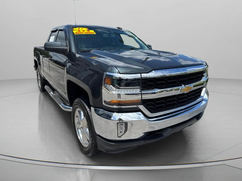Used 2017 Graphite Metallic Chevrolet LT image 1