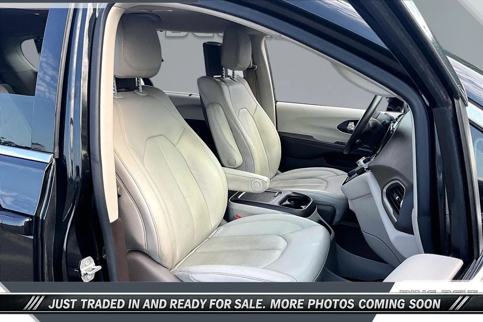 Used 2020 Brilliant Black Crystal Pearlcoat Chrysler Touring L Plus image 6