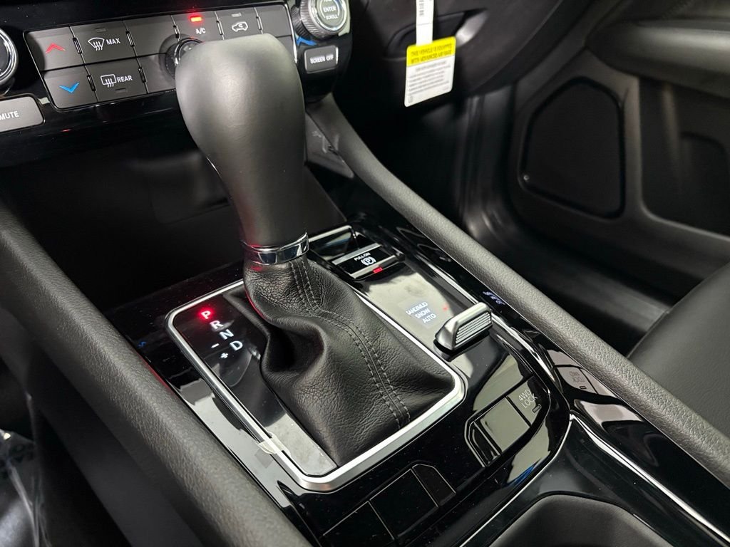 New 2026 Hydro Blue Pearlcoat Jeep Latitude image 31