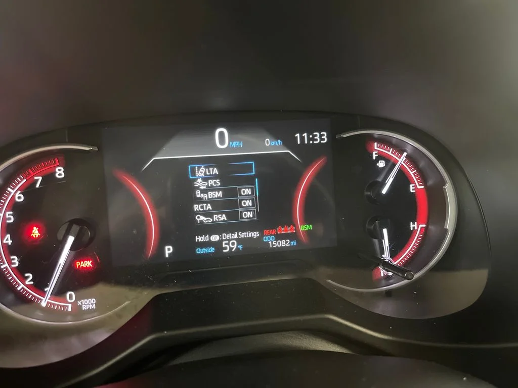 2025 Toyota RAV4 XLE - Photo 21