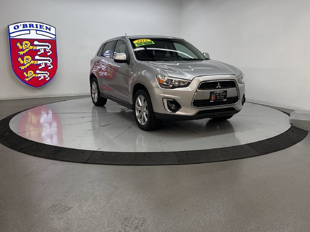Used 2015 Silver Mitsubishi SE image 1