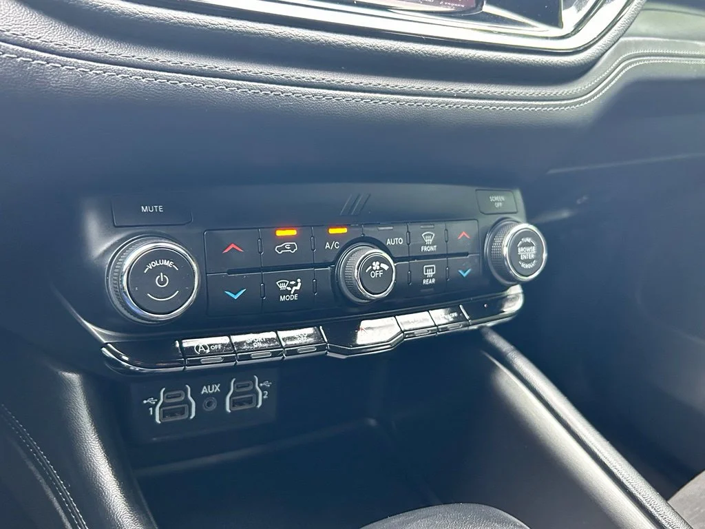 Used 2022 Gray Dodge SXT image 21