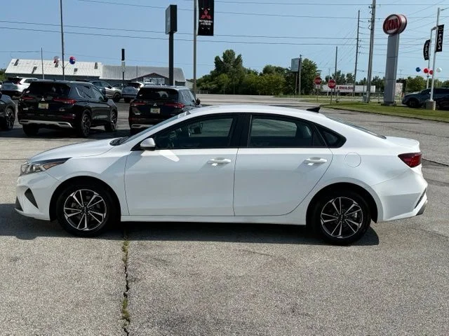 Used 2024 White Kia LXS image 4