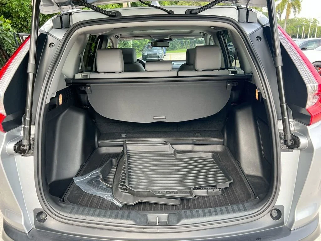 Used 2019 Lunar Silver Metallic Honda Touring image 23