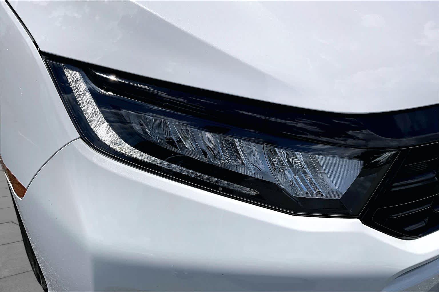 Used 2025 Platinum White Pearl Honda Touring image 28