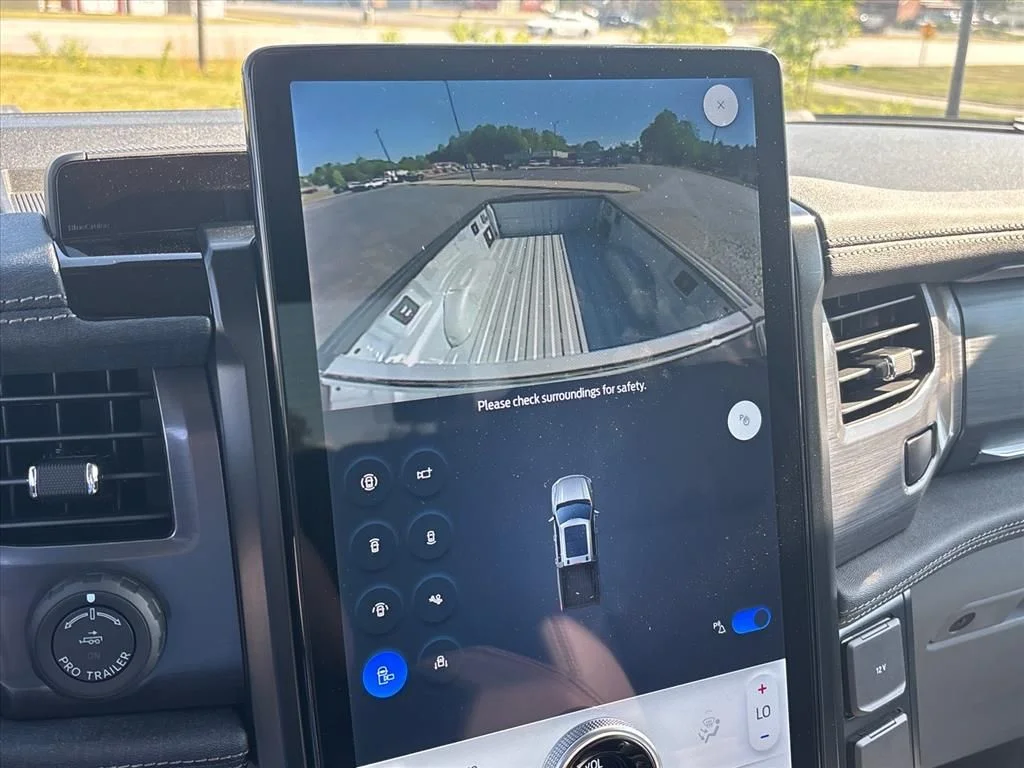 2025 Ford F-150 Lightning Flash - Photo 37