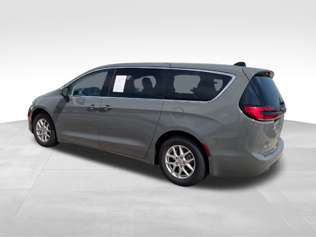 Used 2023 White Chrysler Touring L image 3