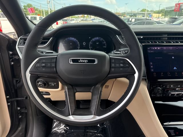 Used 2025 Gray Jeep Limited image 16