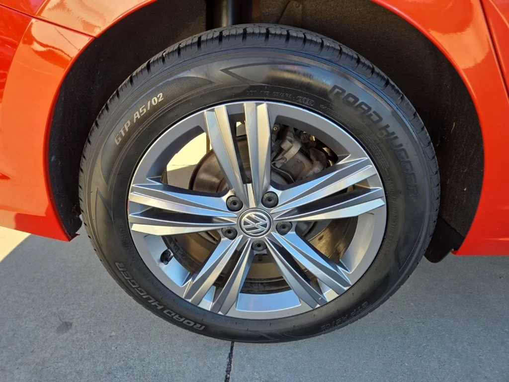 Used 2019 Orange Volkswagen R-Line image 13