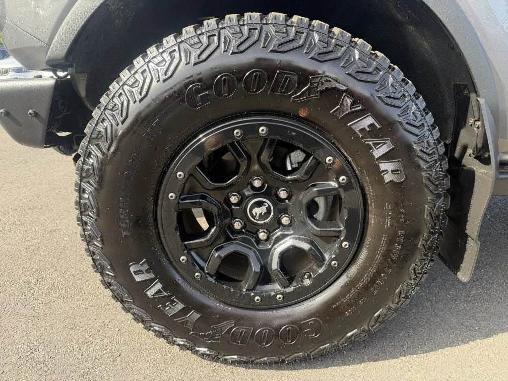 Used 2022 Carbonized Gray Metallic Ford  image 9