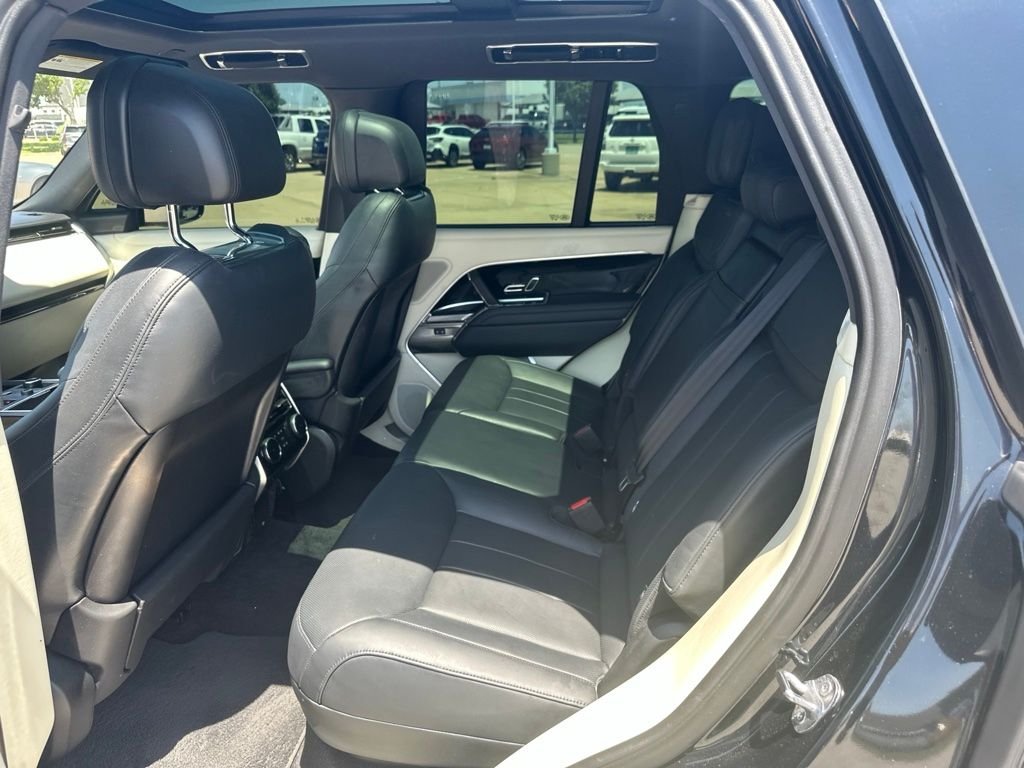 Used 2023 Santorini Black Metallic Land Rover SE image 9
