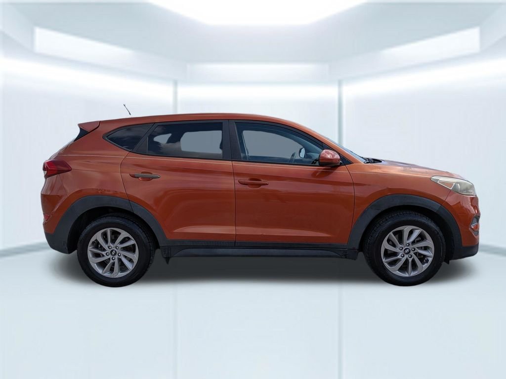 Used 2016 Orange Hyundai SE image 8