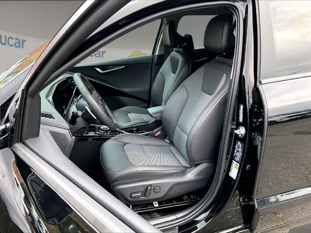 Used 2025 Black Kia Wind image 10