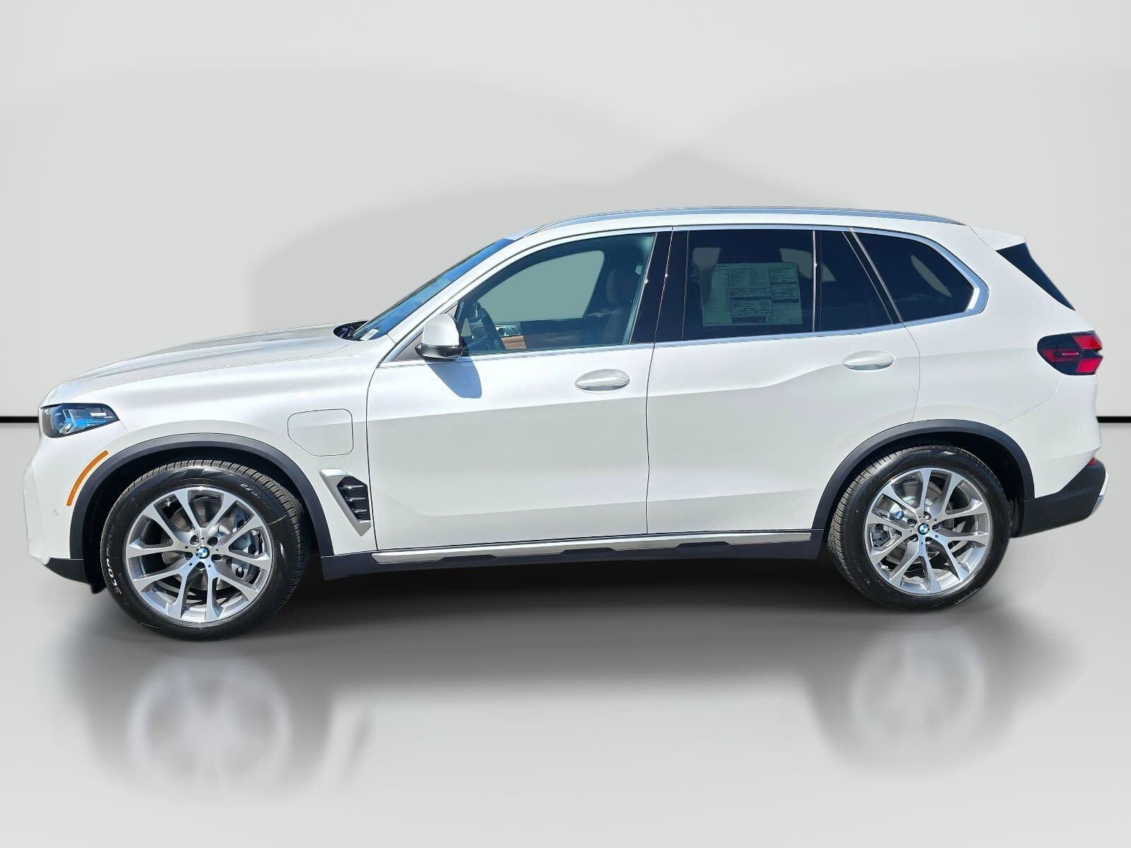New 2026 Mineral White Metallic BMW xDrive50e image 3