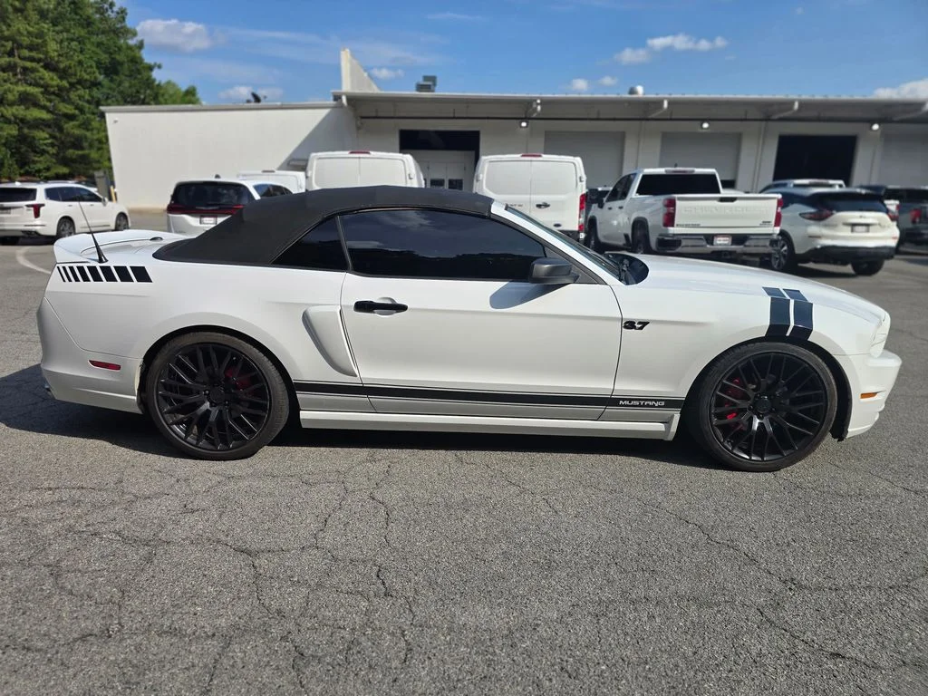 Used 2014 White Ford V6 Premium image 8