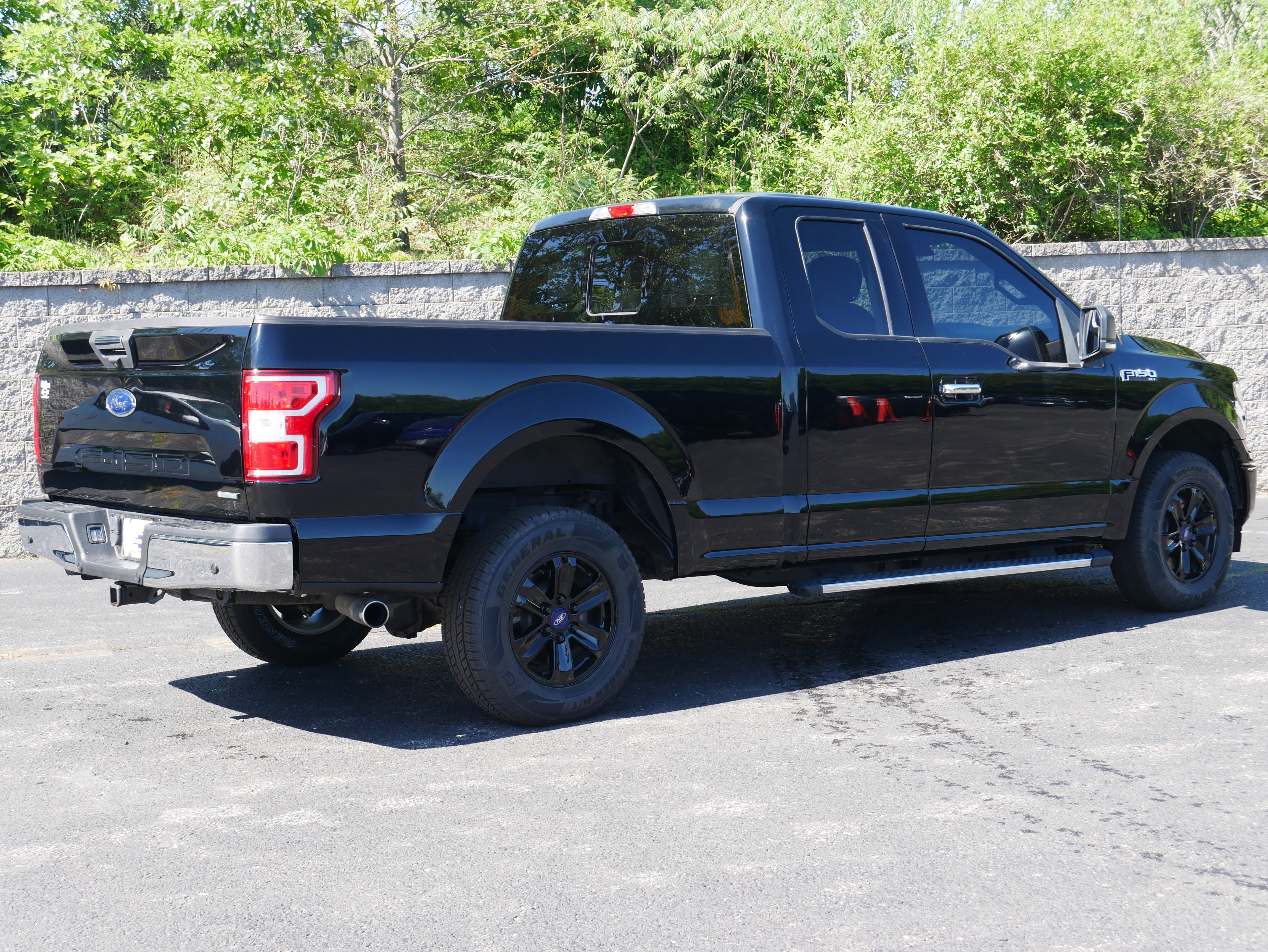 Used 2018 Wht Ford XL image 7