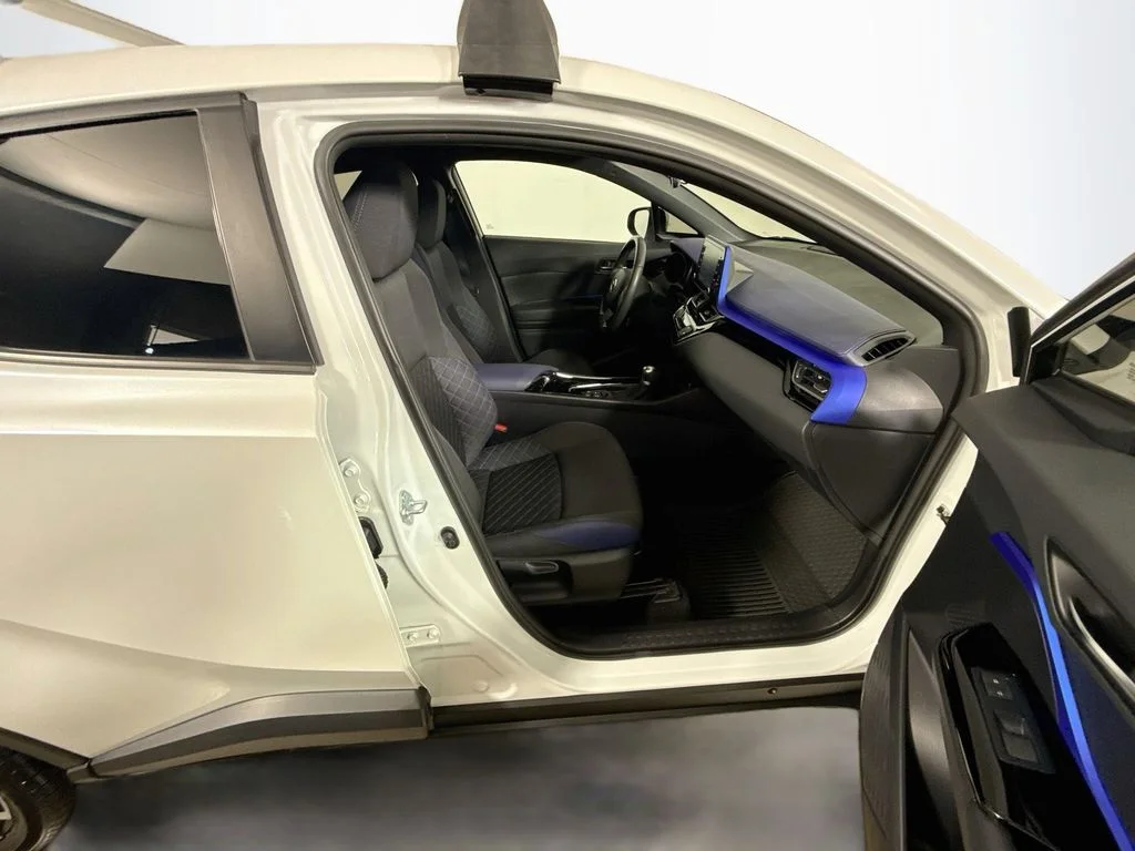 Used 2022 Wind Chill Pearl Toyota XLE image 25